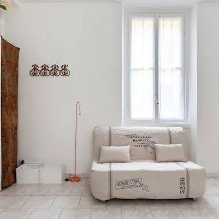Isola And Zara Comfortable Mailand