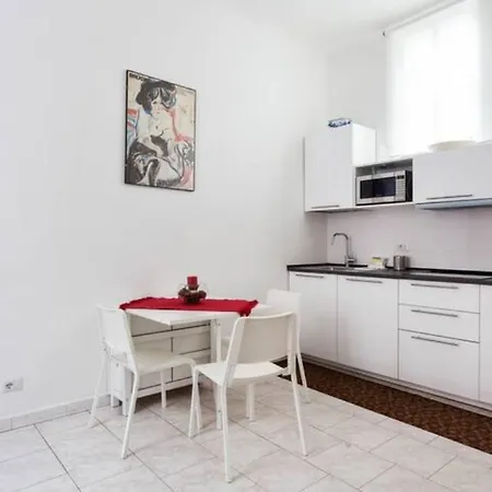 Isola And Zara Comfortable Apartment Mailand